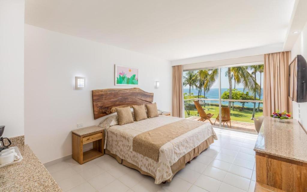 Deluxe King Room Frontal Sea View